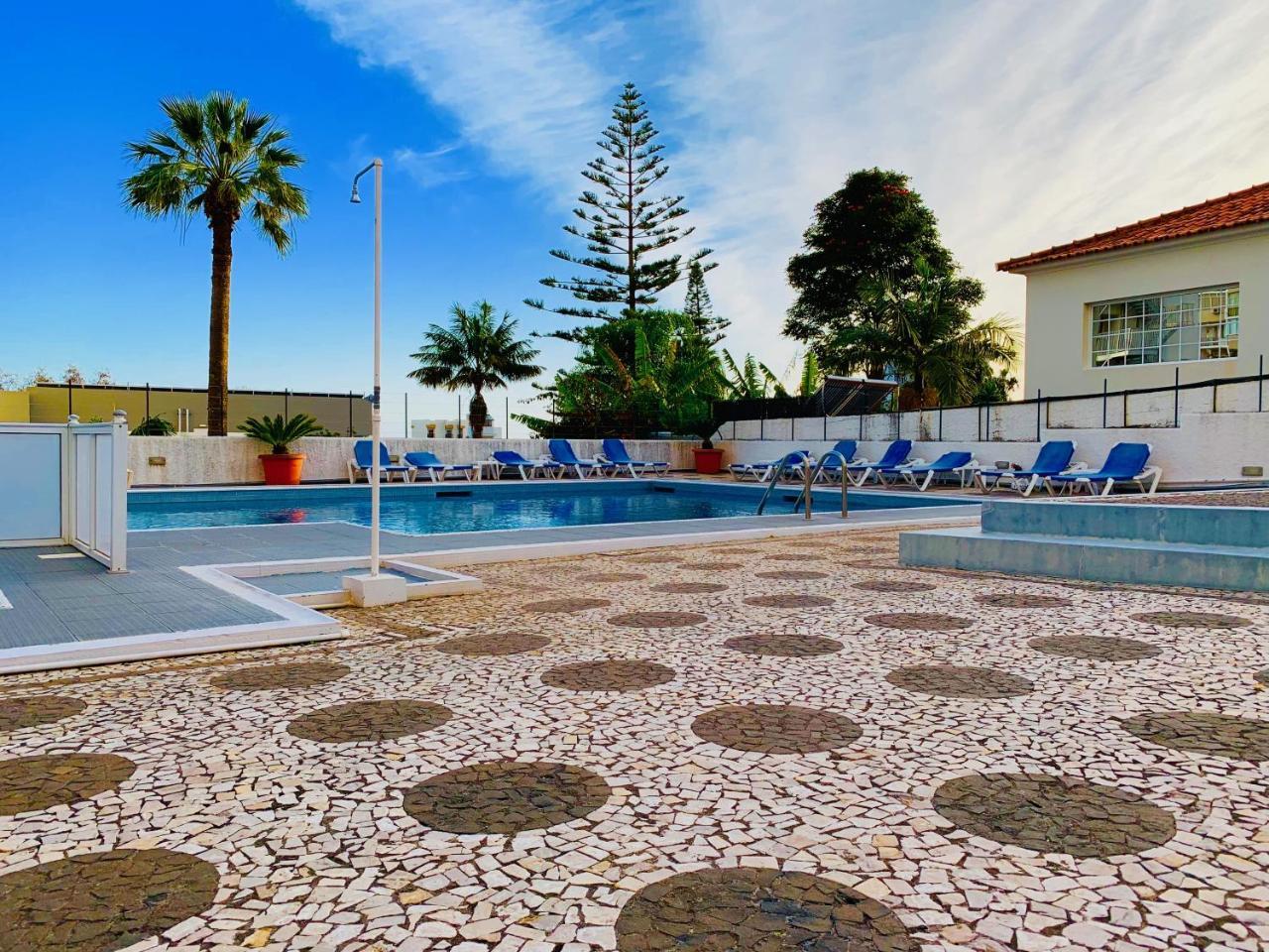 Black & White By Madeira Sun Travel Funchal  Extérieur photo